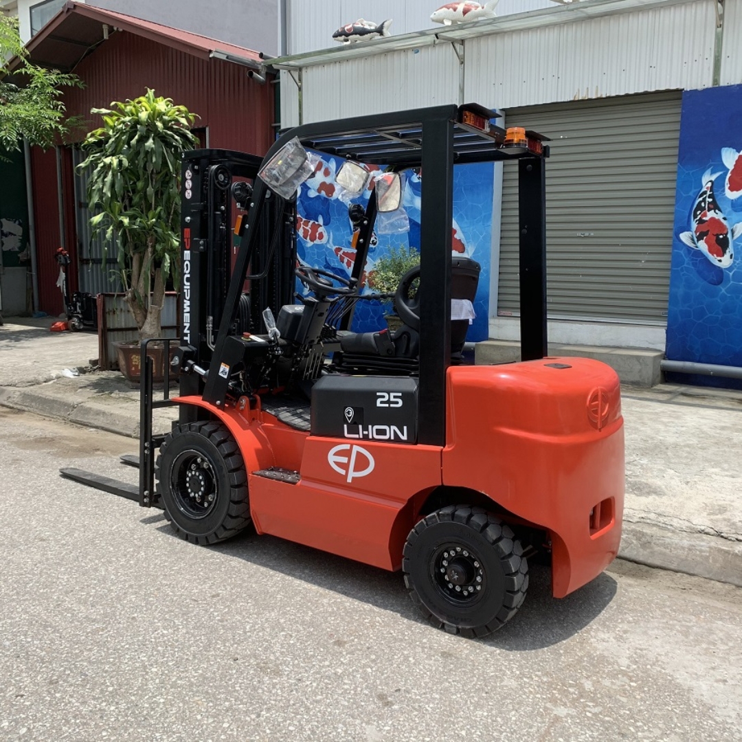 Xe nâng điện ngồi lái efl252