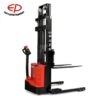 xe nâng stacker esd152
